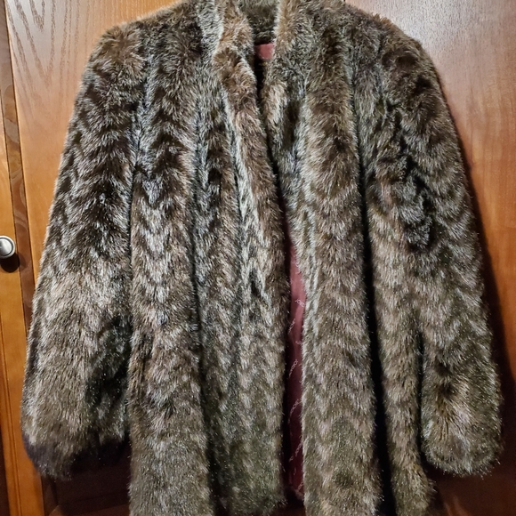 Vintage - LIKE NEW - Jordache Faux Fur (size M) - Picture 8 of 9
